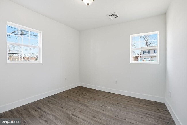 Building Photo - 1942 Ford Rd