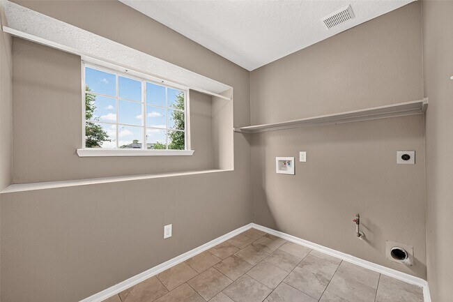 Building Photo - 14402 Barker Pelican Ct