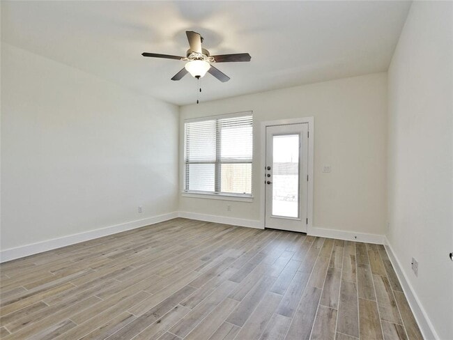 Building Photo - 412 Parkline Dr