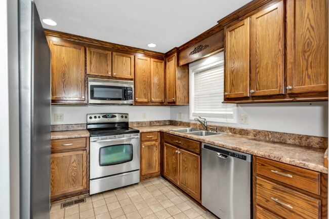 Building Photo - 2804 Thurman Cir SW