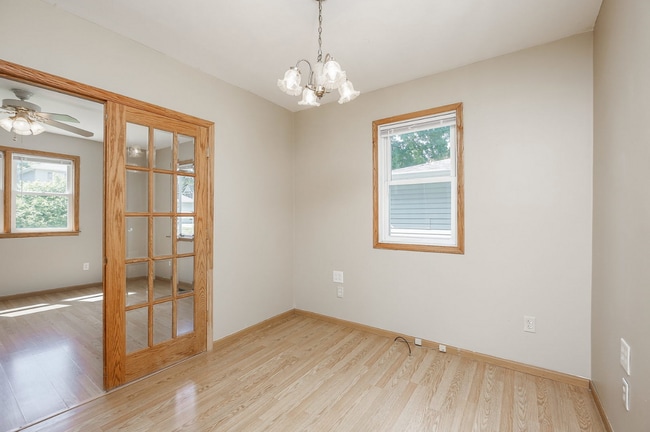 Building Photo - 804 N Van Buren St