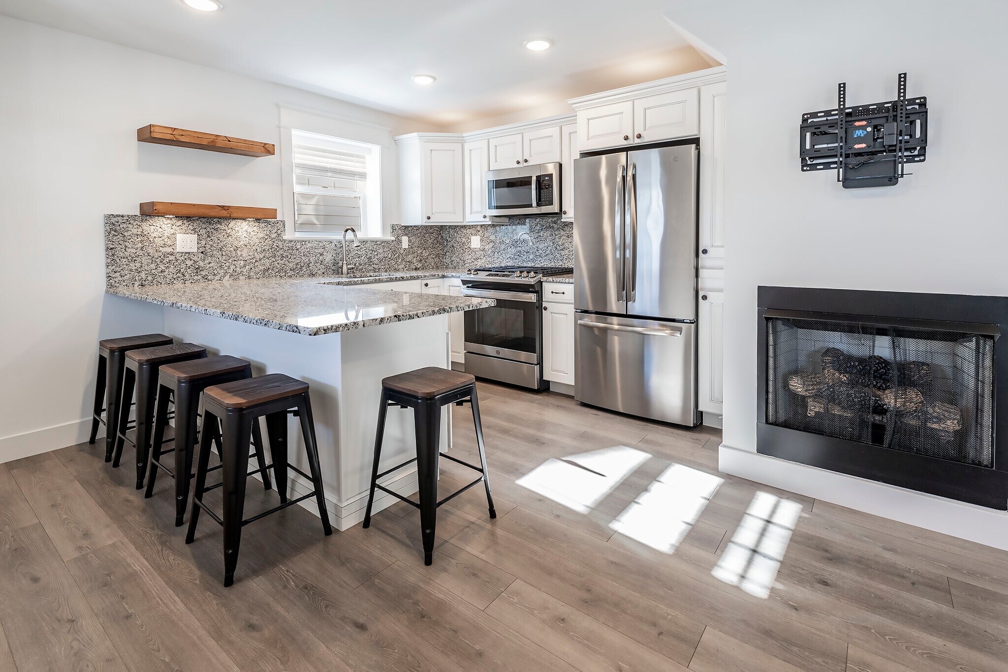 Kitchen - 205 10th Ave