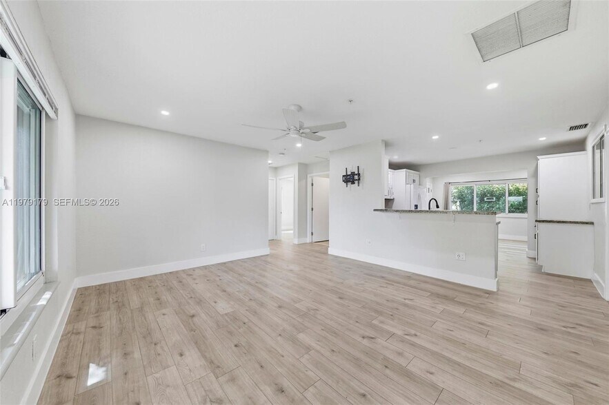 Building Photo - 4561 SW 25th Ter