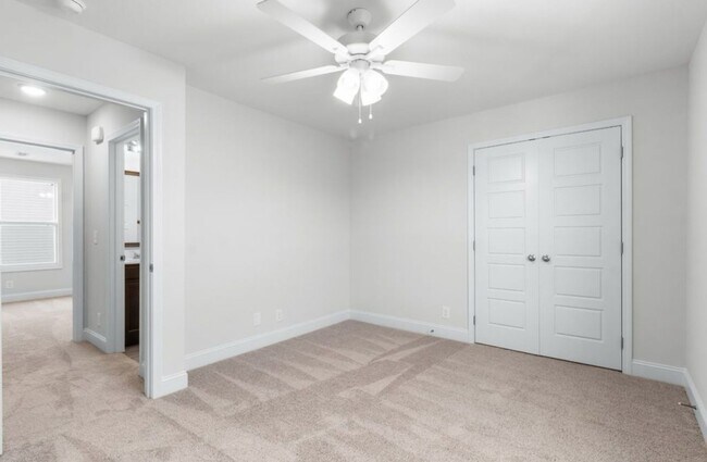 Building Photo - Brand New Rental