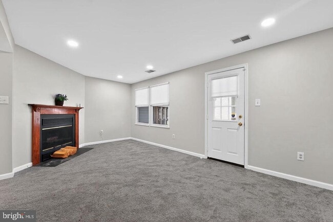 Building Photo - 708 Suffield Dr