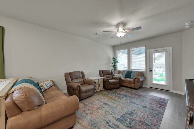 Building Photo - 372 Sunrise Ranch Dr