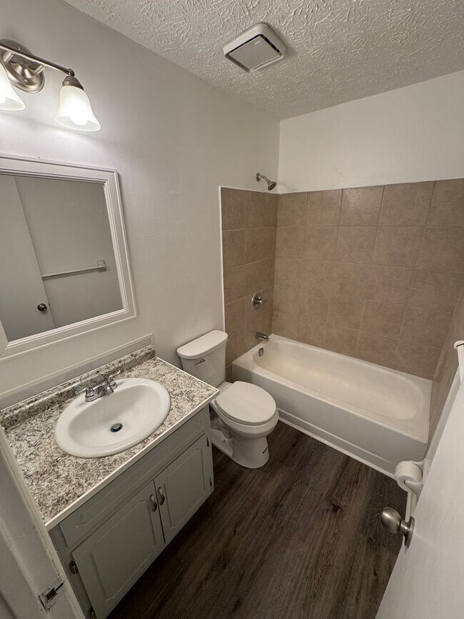 Building Photo - Nice Riverdale 3 Bedroom 2 Bath in Cul-De-Sac!!
