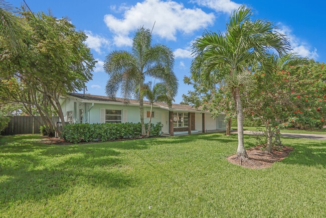 Building Photo - 8336 SE Palm St