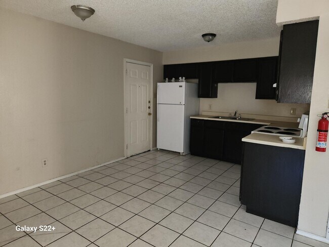 Building Photo - 1420 Juarez Ave