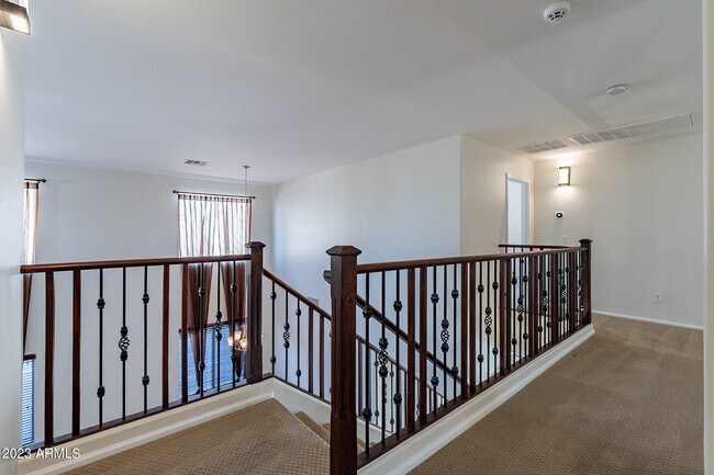 Building Photo - 2943 E Quiet Hollow Ln