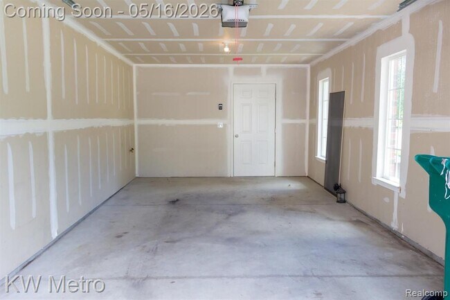 Building Photo - 49144 W Woods Dr