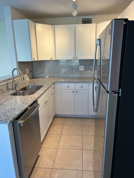 Building Photo - 1870 Agora Cir SE