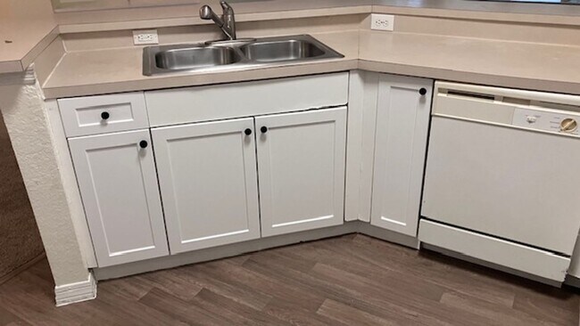 Building Photo - Condo for rent