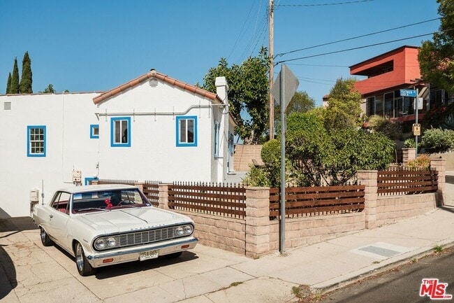 Building Photo - 4879 Hartwick St