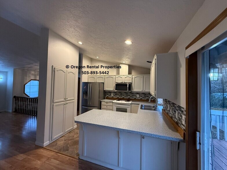 Building Photo - 12802 SE Main St