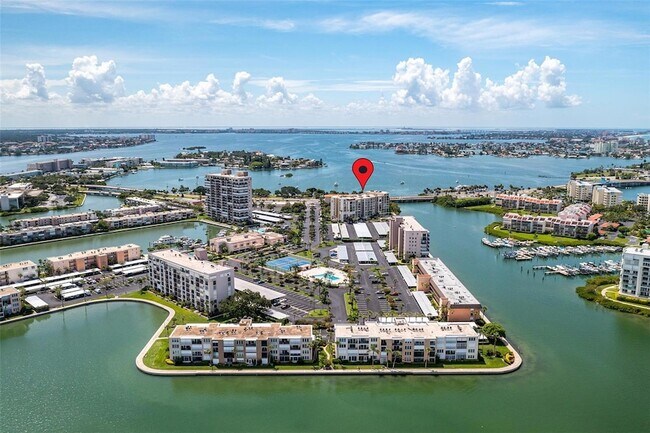 Building Photo - 7400 Sun Island Dr S