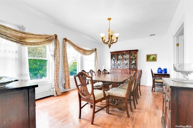 Building Photo - 193-17 90th Ave