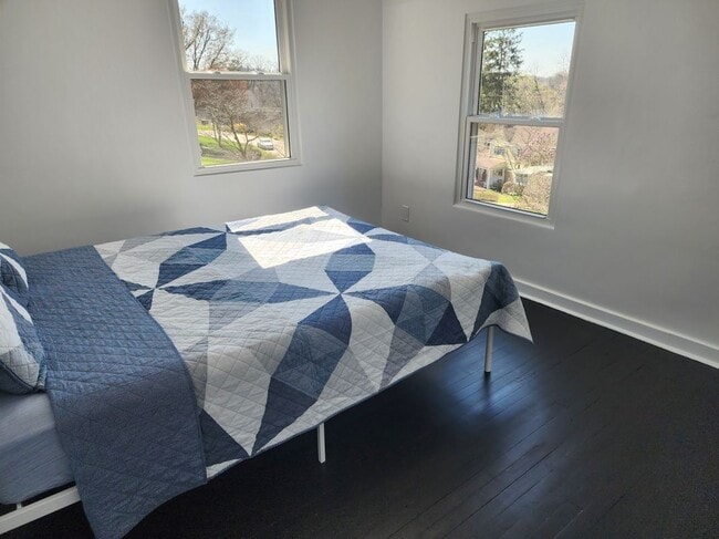 Building Photo - 5679 Valleyview Dr