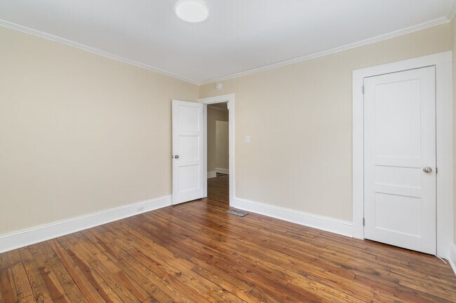 Building Photo - 257 Broad Dr SW