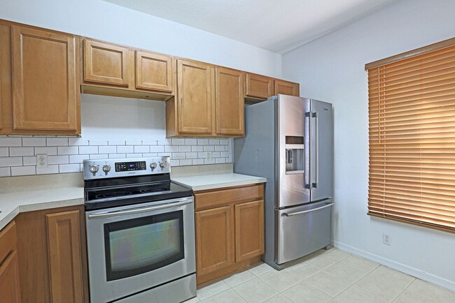 Building Photo - Cypress Landing 10033