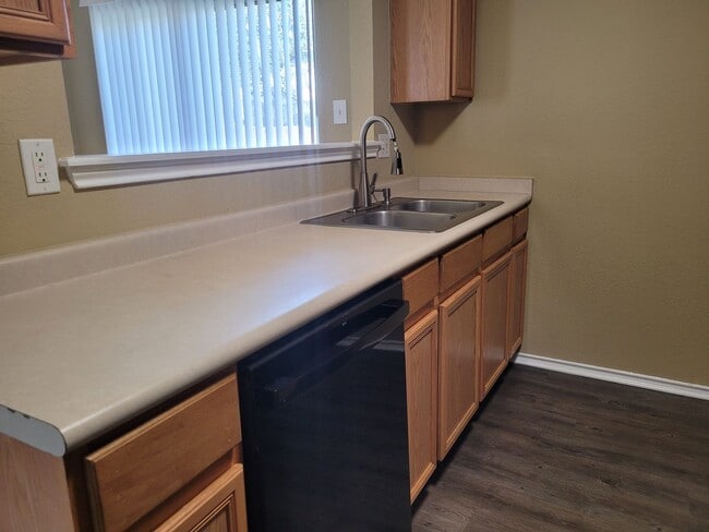 Building Photo - 3 BD 2BA Home