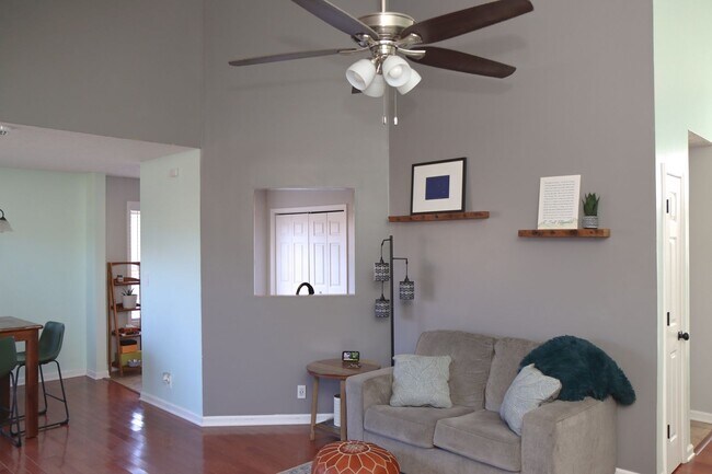 Building Photo - 1377 Mutual Dr