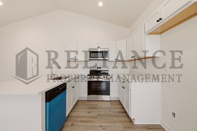 Building Photo - 5259 N Pinecrest Ct