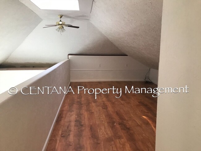 Building Photo - 2 Bedroom in Uptown!
