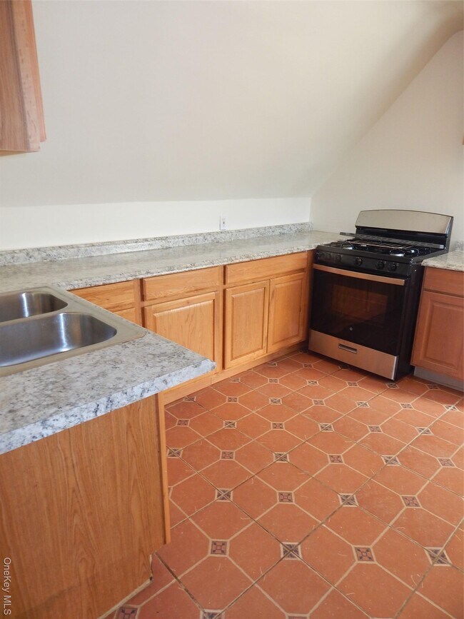 Building Photo - 5 John St