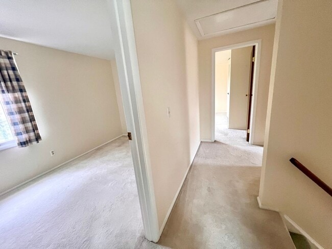 Building Photo - Beautiful Home - 3 Bedroom 2.5 Bathroom - ...