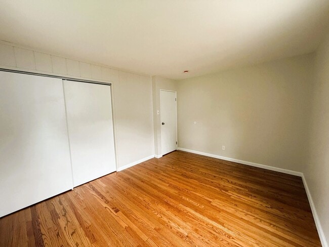 Building Photo - Fully Rehabbed 3 bedroom, 1 bathroom Renta...