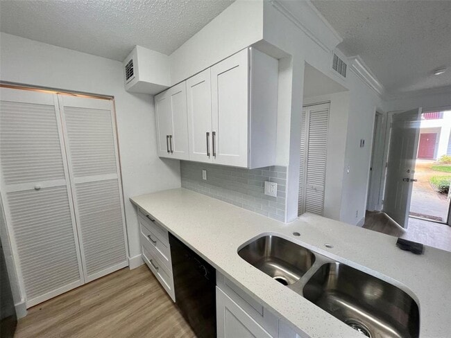 Building Photo - 11562 Westwood Blvd