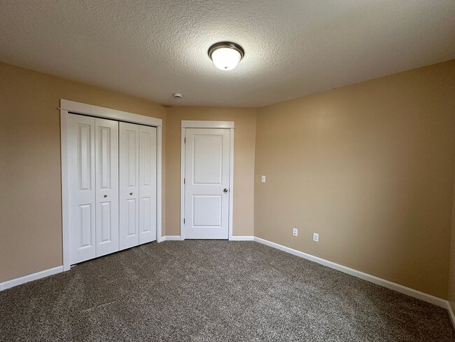 Building Photo - Bethel Area Updated Four Bedroom