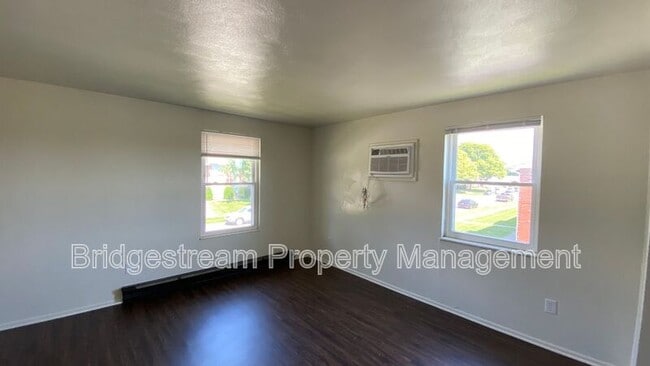 Building Photo - 1299 Sanlor Ave