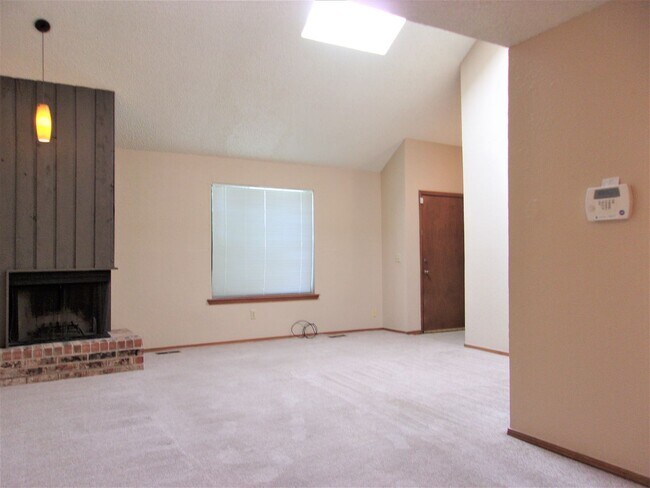 Building Photo - TJ 12 - FFG 8911 8913
