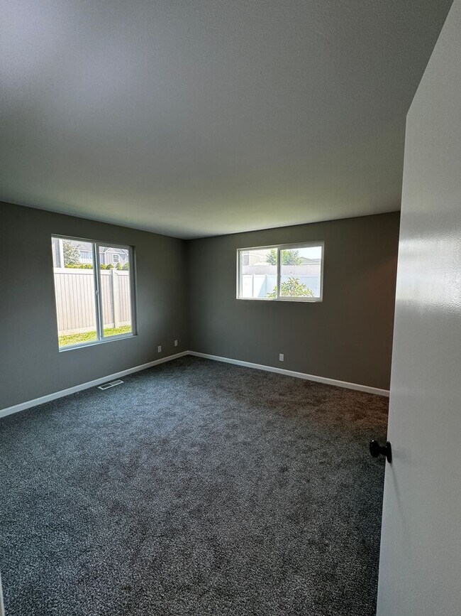 Building Photo - n651 S. 83rd Ave