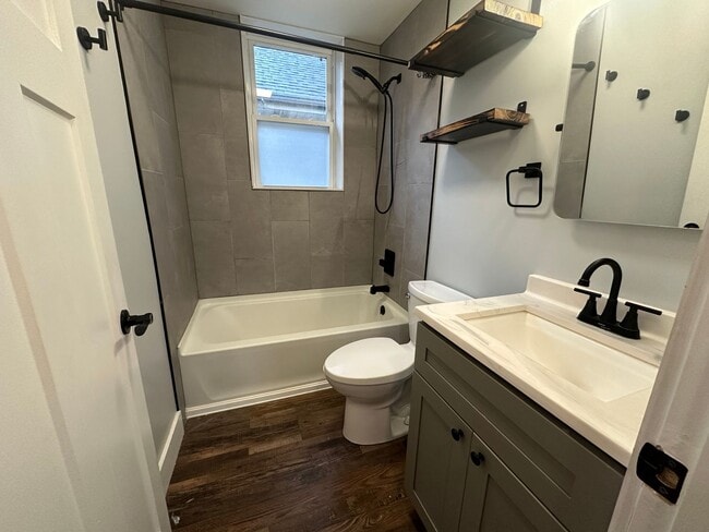 Building Photo - 216 Kinsey Ave