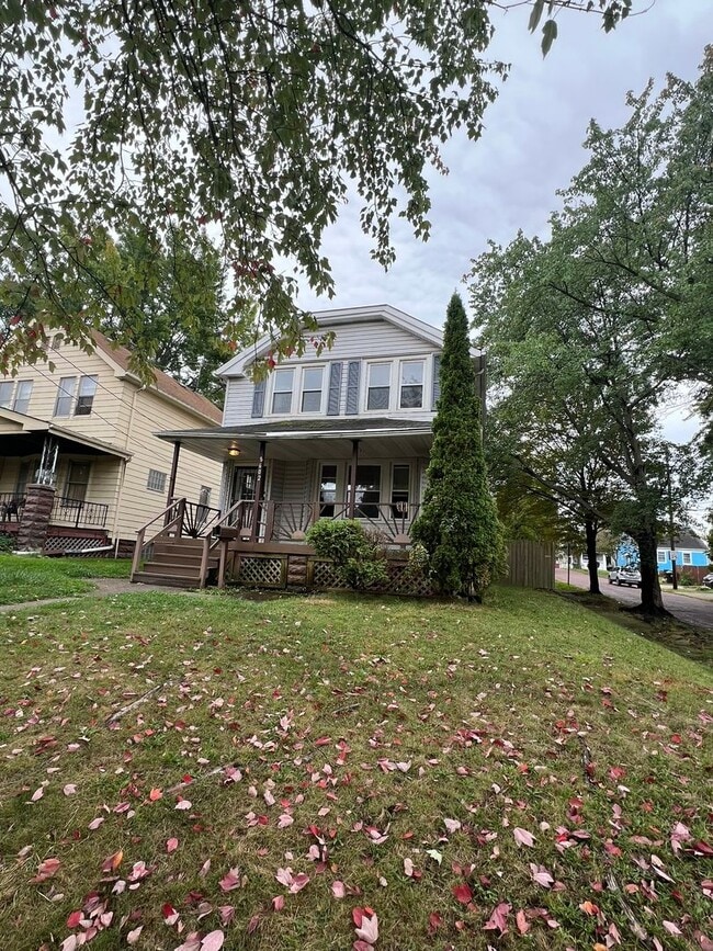 Building Photo - 4 Bedroom Single Family in Cleveland ,Ohio