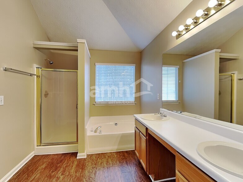 Building Photo - 1633 Sparrow Wood Ln SW