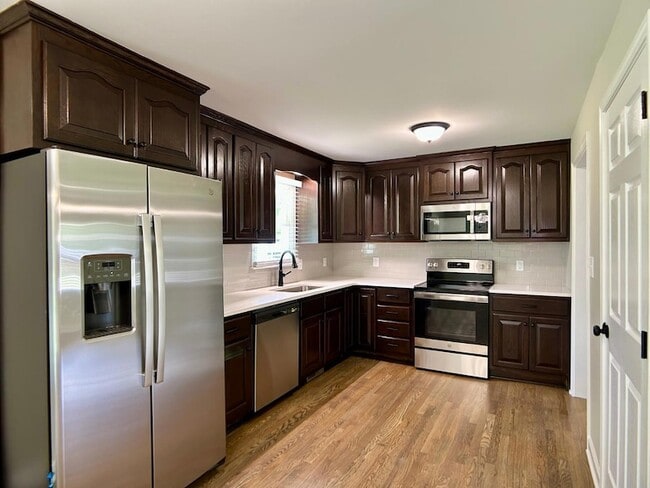 Building Photo - 103 Crescent Dr