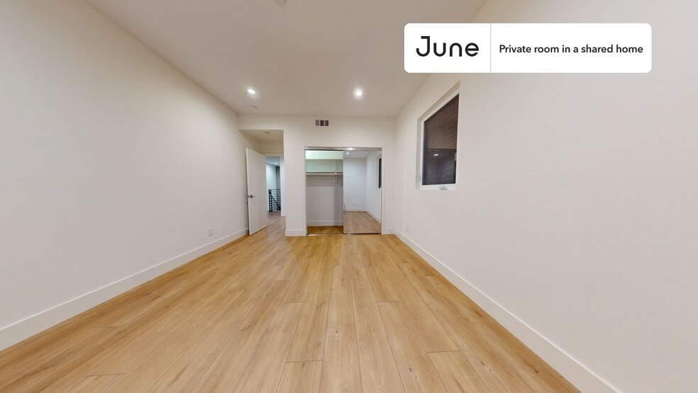 Building Photo - Private bedroom in 4 bed/4 bath Home