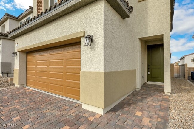 Building Photo - 10602 Dryades Ave