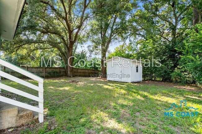 Building Photo - 2050 North Dr
