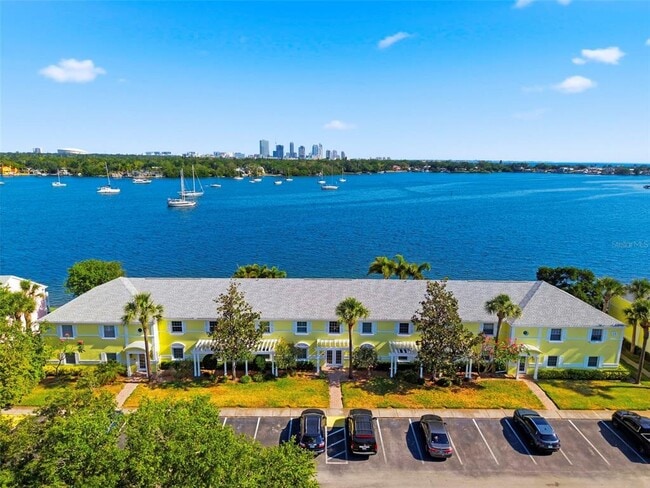 Building Photo - 201 Pompano Dr SE