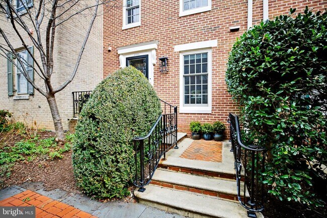 Building Photo - 4353 Westover Pl NW