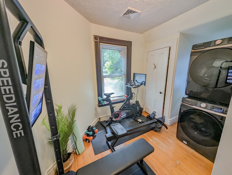 Building Photo - 15 Rosseter St