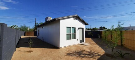 Building Photo - 2238 N 14th Pl