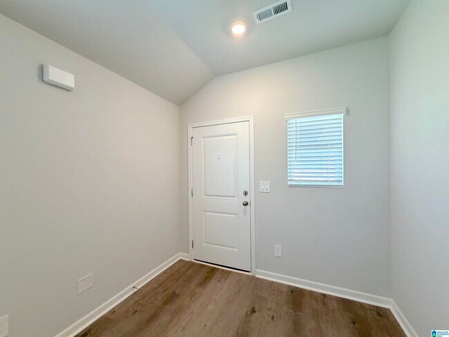 Building Photo - 132 Challenger Wy