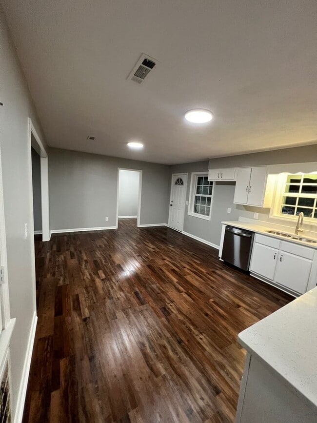 Building Photo - Renovated 3 Bedroom 1.5 Bath Home on 1.5 Acres!