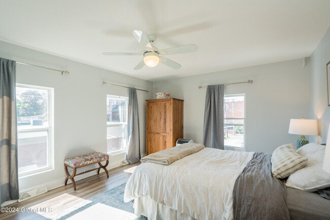 Building Photo - 9 Bolster Ln NE